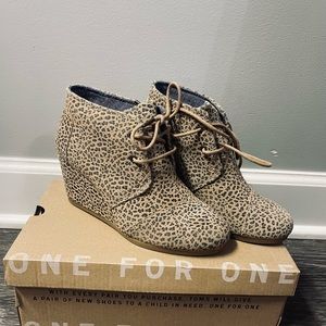 TOMS wedges
